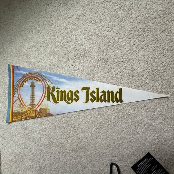 Vintage Kings Island Theme Amusement Park Rare Felt Pennant with Brochure - Picture 2 of 12